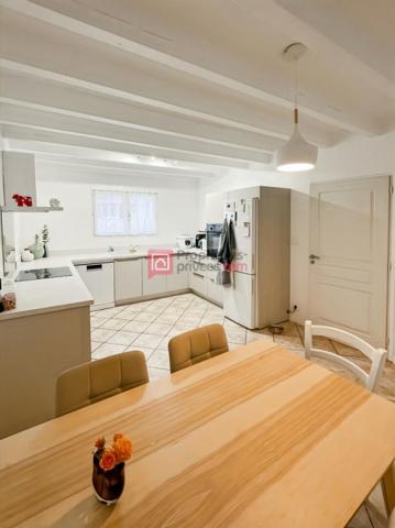 Maison familiale avec jardin et piscine, à proximité du bourg d'Ustaritz