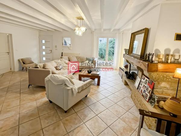 Maison familiale avec jardin et piscine, à proximité du bourg d'Ustaritz