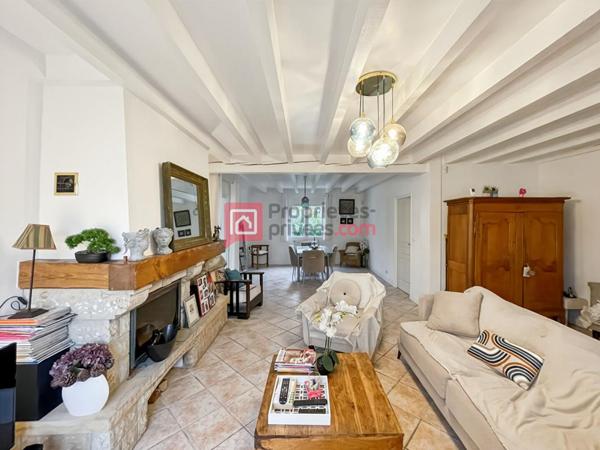 Maison familiale avec jardin et piscine, à proximité du bourg d'Ustaritz