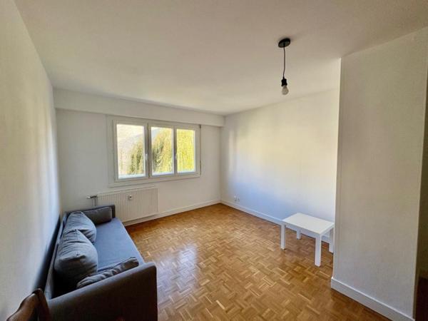 APPARTEMENT T2 MEUBLE A LOUER A ROANNE - CENTRE VILLE