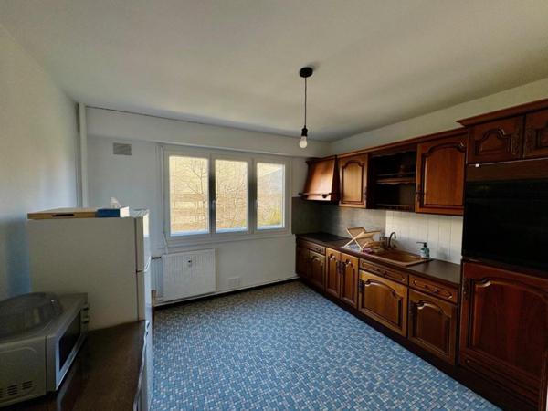 APPARTEMENT T2 MEUBLE A LOUER A ROANNE - CENTRE VILLE