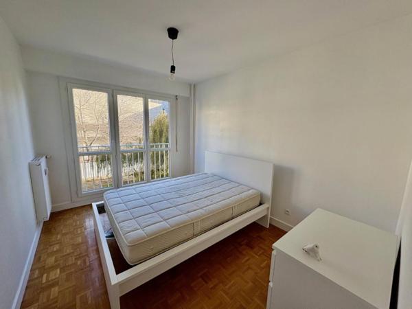 APPARTEMENT T2 MEUBLE A LOUER A ROANNE - CENTRE VILLE