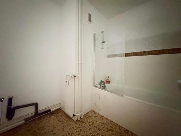 APPARTEMENT T2 MEUBLE A LOUER A ROANNE - CENTRE VILLE