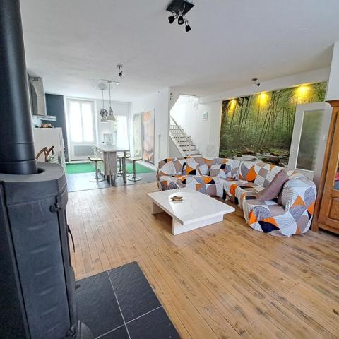 A VENDRE MAISON DE VILLE RENOVEE AVEC JARDIN / 3 CHAMBRES