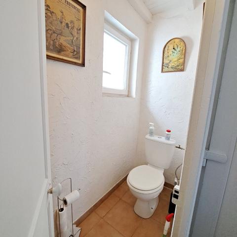 A VENDRE MAISON DE VILLE RENOVEE AVEC JARDIN / 3 CHAMBRES