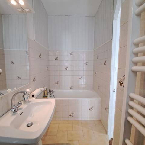 A VENDRE MAISON DE VILLE RENOVEE AVEC JARDIN / 3 CHAMBRES