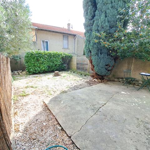 A VENDRE MAISON DE VILLE RENOVEE AVEC JARDIN / 3 CHAMBRES