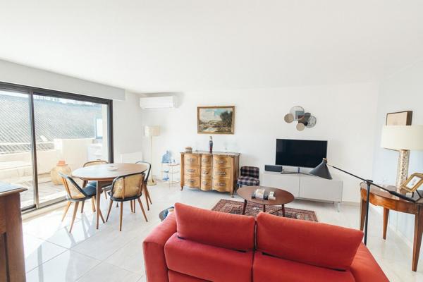 T2 - intramuros, terrasse, garage, cave, ascenseur