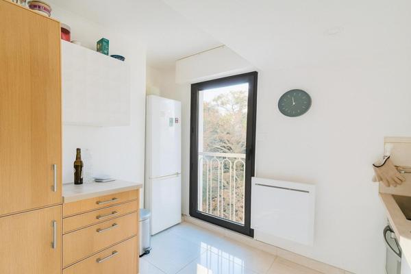 T2 - intramuros, terrasse, garage, cave, ascenseur