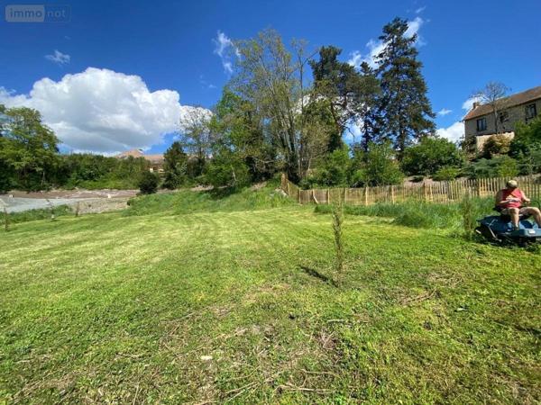 Terrain à Batir à vendre à Bellerive-sur-Allier dans l'Allier (03700), ref : 63022-2