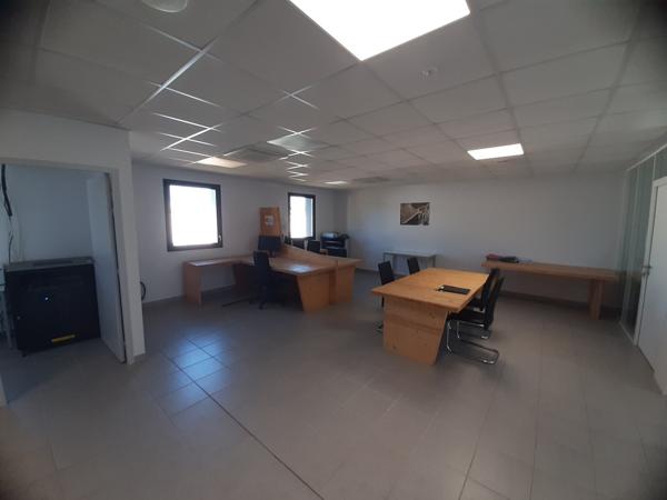 A LOUER BUREAUX ETAT NEUF de 98.5 m² environ, Porte de Rennes, Treillières