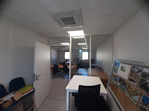 A LOUER BUREAUX ETAT NEUF de 98.5 m² environ, Porte de Rennes, Treillières