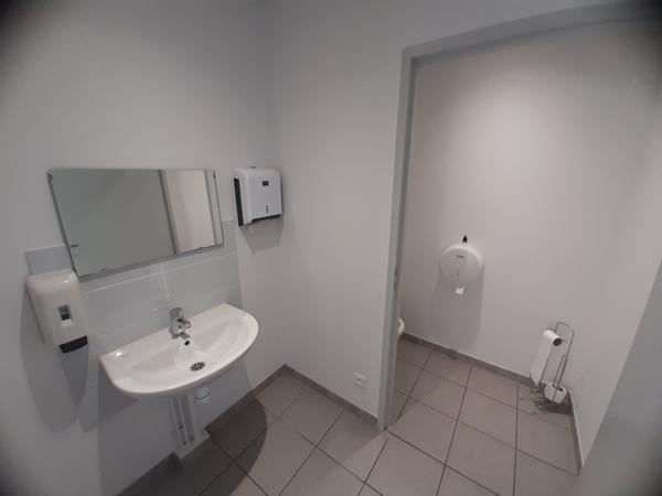 A LOUER BUREAUX ETAT NEUF de 98.5 m² environ, Porte de Rennes, Treillières