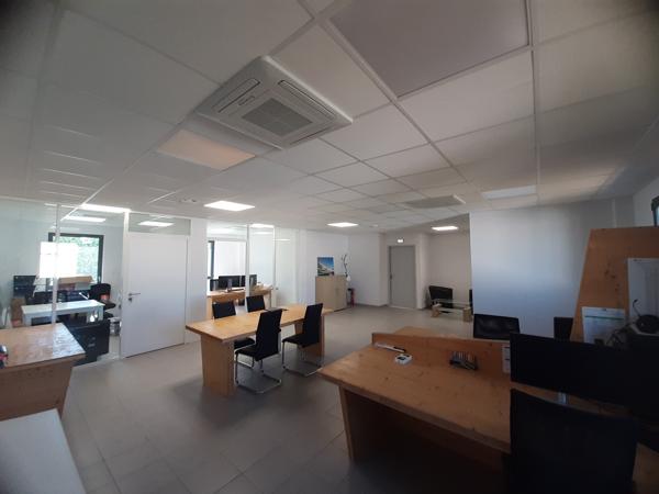 A LOUER BUREAUX ETAT NEUF de 98.5 m² environ, Porte de Rennes, Treillières