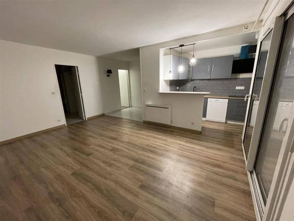 APPARTEMENT 2 PIECES 49 m² AVEC 2 PLACES DE PARKING ET TERRASSE - 77170 BRIE COMTE ROBERT