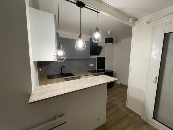 APPARTEMENT 2 PIECES 49 m² AVEC 2 PLACES DE PARKING ET TERRASSE - 77170 BRIE COMTE ROBERT
