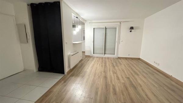 APPARTEMENT 2 PIECES 49 m² AVEC 2 PLACES DE PARKING ET TERRASSE - 77170 BRIE COMTE ROBERT