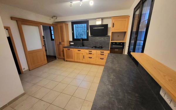 Maison à vendre    3 pièces •  Saint-Ambroix