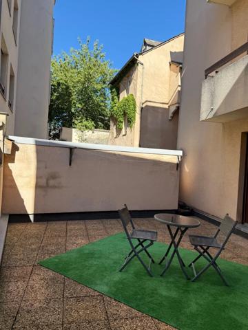 Location                                                      Appartement
                        
                     2 pièces                      38 m2                     à Rodez