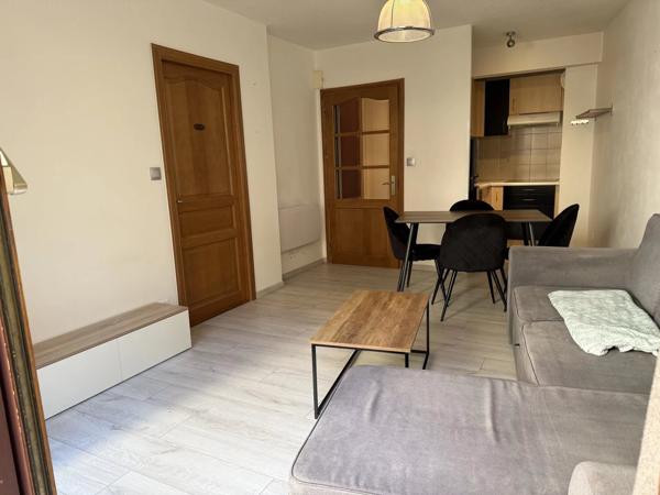 Location                                                      Appartement
                        
                     2 pièces                      38 m2                     à Rodez