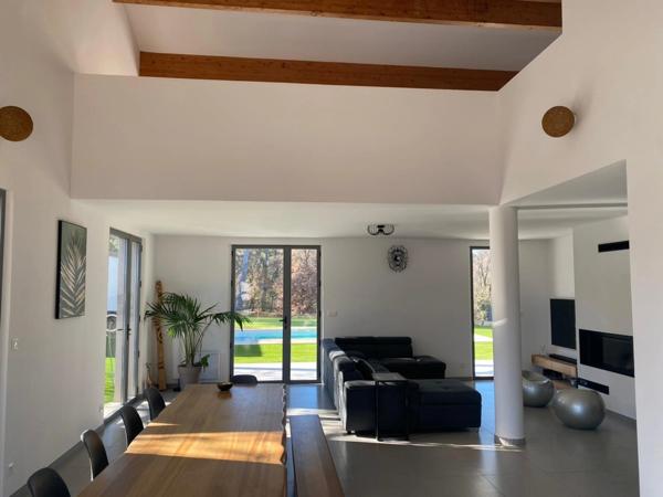 À vendre – Superbe propriété de 225 m² à Trets avec piscine, dépendance et grand terrain