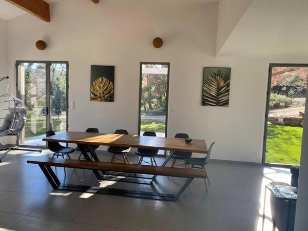 À vendre – Superbe propriété de 225 m² à Trets avec piscine, dépendance et grand terrain