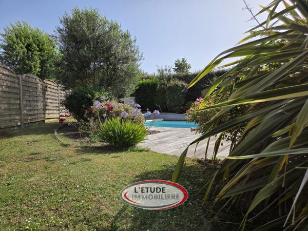 SAINTE PAZANNE BOURG : maison de qualité 133 m² avec 4 chambres (dont 1 suite), garage, piscine et terrasse !