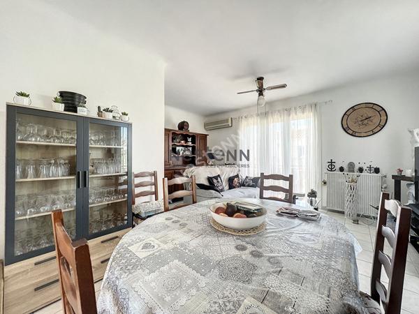 Maison trois faces à vendre à Saint Genis Des Fontaines, 4 pièces, 102 m², grand garage et jardin