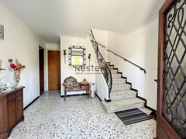 Maison trois faces à vendre à Saint Genis Des Fontaines, 4 pièces, 102 m², grand garage et jardin