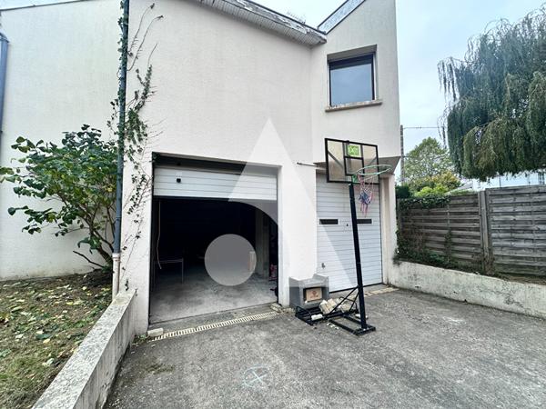 Parking / box 1 pièce 30 m2