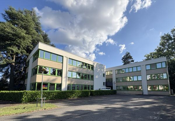 Bureaux lumineux au sud d'Orléans - accès immédiat RD2020 - A louer ou à vendre 157 m2 !