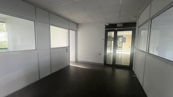 Bureaux lumineux au sud d'Orléans - accès immédiat RD2020 - A louer ou à vendre 157 m2 !