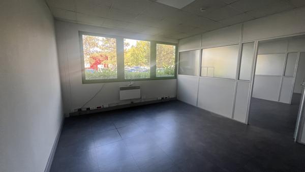 Bureaux lumineux au sud d'Orléans - accès immédiat RD2020 - A louer ou à vendre 157 m2 !