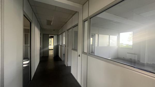 Bureaux lumineux au sud d'Orléans - accès immédiat RD2020 - A louer ou à vendre 157 m2 !