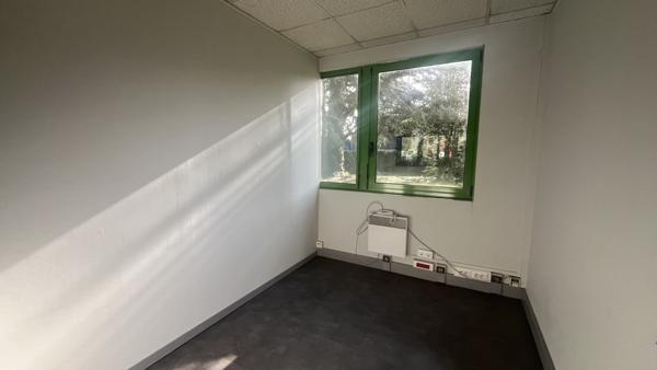 Bureaux lumineux au sud d'Orléans - accès immédiat RD2020 - A louer ou à vendre 157 m2 !
