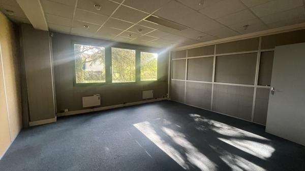 Bureaux lumineux au sud d'Orléans - accès immédiat RD2020 - A louer ou à vendre 157 m2 !