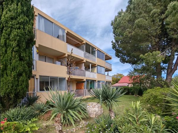 Fabregas T2 35 M² expo S/E + terrasse 8m² + PKG Privée