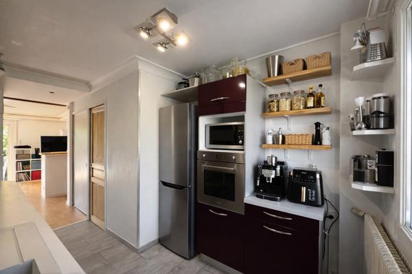 Appartement rénové avec balcon, garage et cave .Proche remparts d'Avignon Avignon
