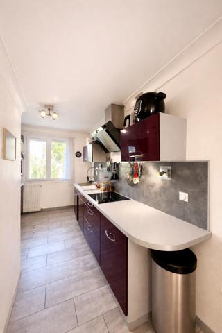 Appartement rénové avec balcon, garage et cave .Proche remparts d'Avignon Avignon
