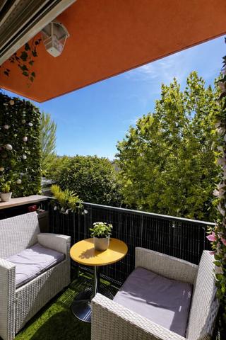 Appartement rénové avec balcon, garage et cave .Proche remparts d'Avignon Avignon