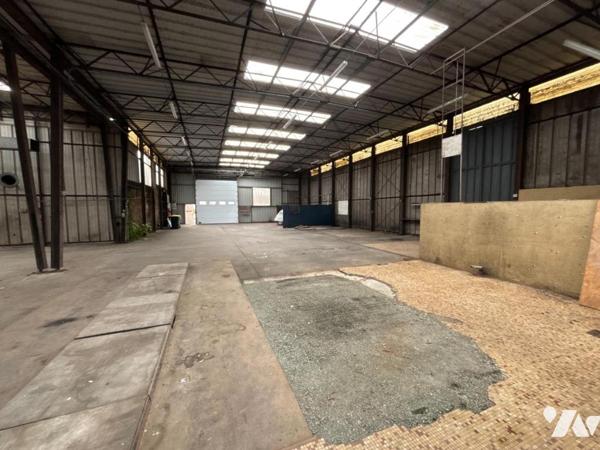 Bâtiment à Usage commercial + logement