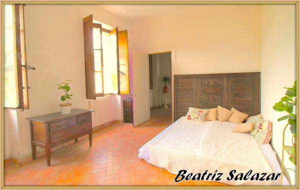 A Digne-les-Bains, dans un quartier central et calme, très bel appartement à rénover de 76m², 2/3 pièces et deux greniers.