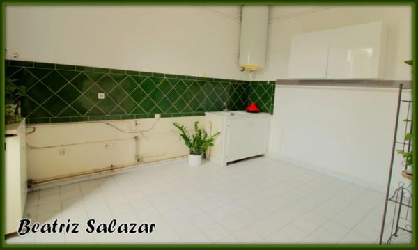 A Digne-les-Bains, dans un quartier central et calme, très bel appartement à rénover de 76m², 2/3 pièces et deux greniers.