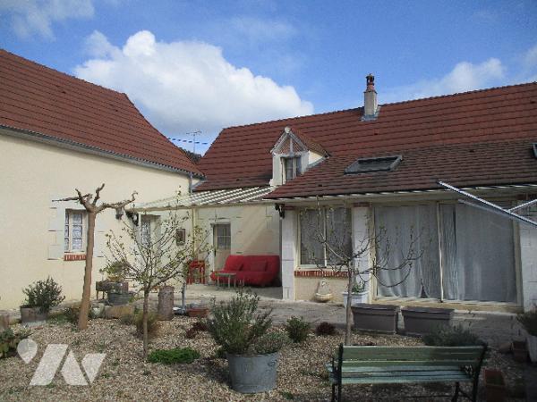 Au centre de Chabris, maison de type longère