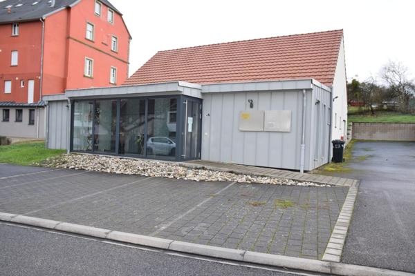 Local commercial récent, moderne, idéalement agencé.