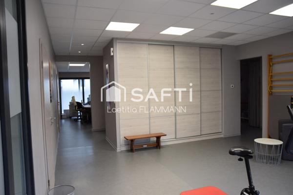 Local commercial récent, moderne, idéalement agencé.