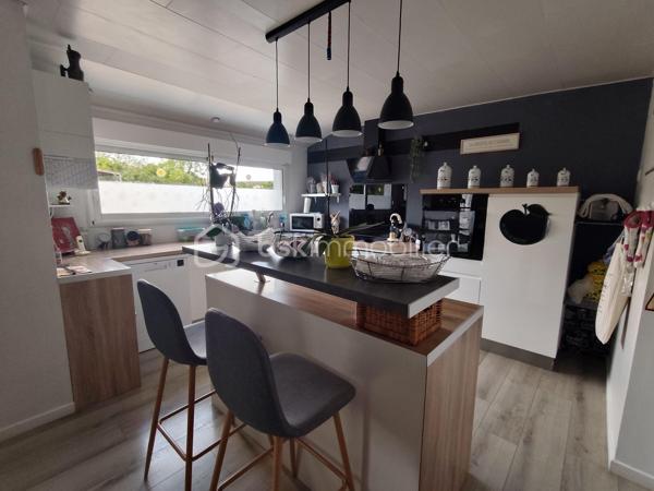 À DÉCOUVRIR – SUPERBE PAVILLON DE 122 m² AVEC VÉRANDA, DÉPENDANCE ET TERRAIN ARBORÉ
A quelques kilometres seulement de Aigre et Rouillac!
Bien rare , ne le ratez pas!!!

Venez découvrir ce magnifique pavillon de 122 m², parfaitement agencé et offrant de belles prestations.

Dès l’entrée, vous serez séduits par une vaste pièce de vie lumineuse comprenant un salon-séjour chaleureux et une cuisine moderne, entièrement équipée et aménagée, ouverte sur l’espace de vie environ 56m2

La partie nuit se compose de 3 belles chambres avec placards, d’une salle d’eau contemporaine avec douche à l’italienne et double vasque, ainsi qu’un WC indépendant. Un cellier vient compléter l’ensemble.

Dans le prolongement du salon, profitez d’une superbe véranda de 23 m², idéale pour des moments de détente toute l’année, ainsi qu’une pergola couverte avec terrasse d’environ 16 m².

Côté extérieur, vous bénéficierez d’un beau terrain arboré de 1 495 m² avec puits, parfait pour profiter d’un cadre agréable et verdoyant.
Environnement calme assuré, dans un village disposant de boulangerie, supérette, tabac et presse , a seulement 10 min des commerces . 

Les plus :
    • Garage  23m2
    • Dépendance d’environ 40 m² 
    • Pompe à chaleur air/air 
    • Panneaux solaires 
    • Beaux volumes et prestations de qualité 

Un bien rare à découvrir sans tarder !

Aucun travaux à prévoir vous avez juste à poser vos valises !