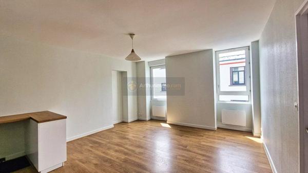 Location                                                      Appartement
                        
                     5 pièces                      66 m2                     à Brest