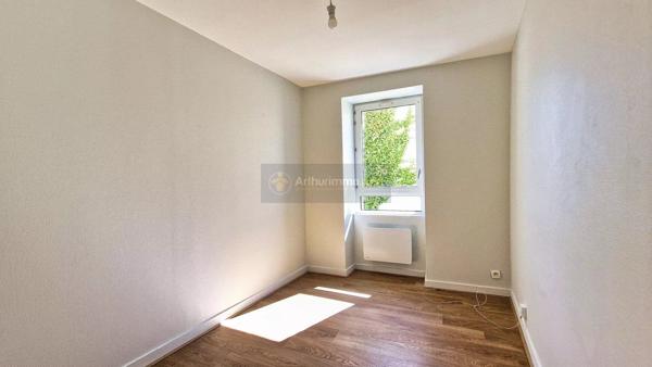 Location                                                      Appartement
                        
                     5 pièces                      66 m2                     à Brest