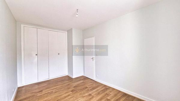 Location                                                      Appartement
                        
                     5 pièces                      66 m2                     à Brest